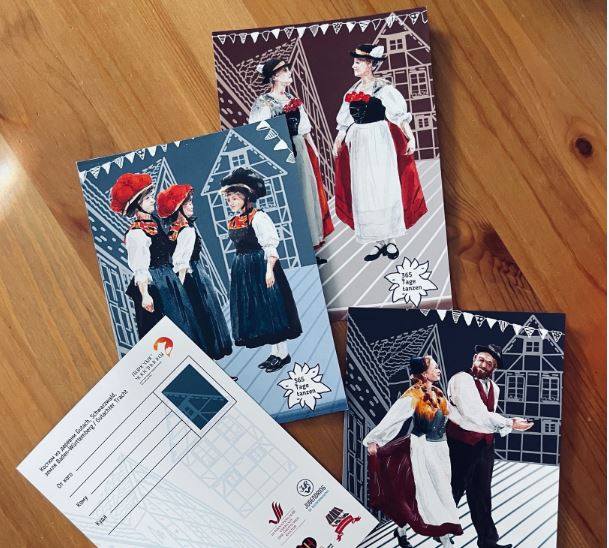 Избражения для В Петрозаводске создали серию открыток с национальными костюмами