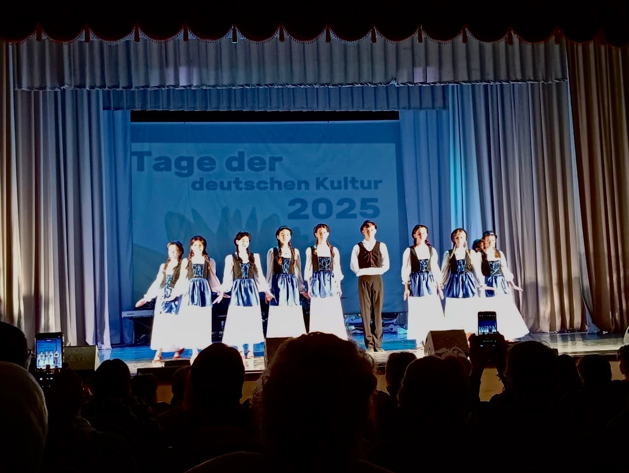 Избражения для Единство через творчество и дружбу